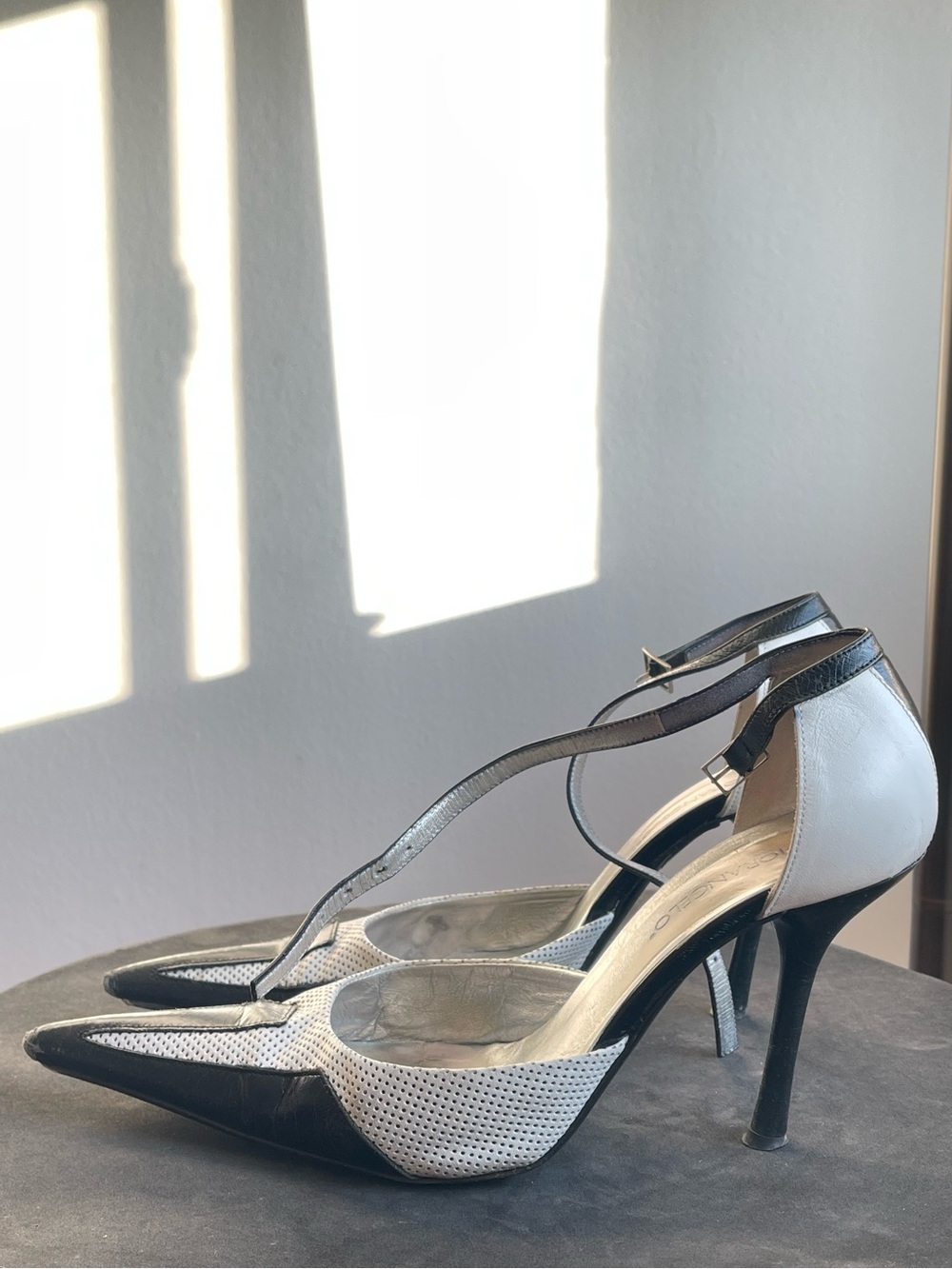 Vintage White and Black Narrow Pointed Slingback Heels